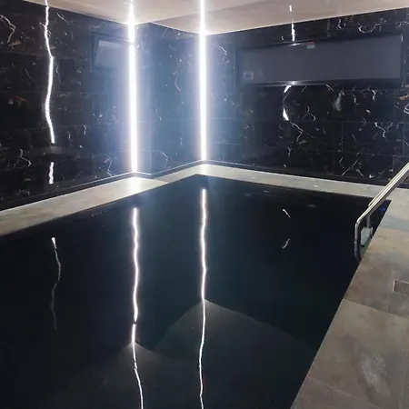 R Luxury Piscine Et Spa Privatifs Colmar Exterior photo