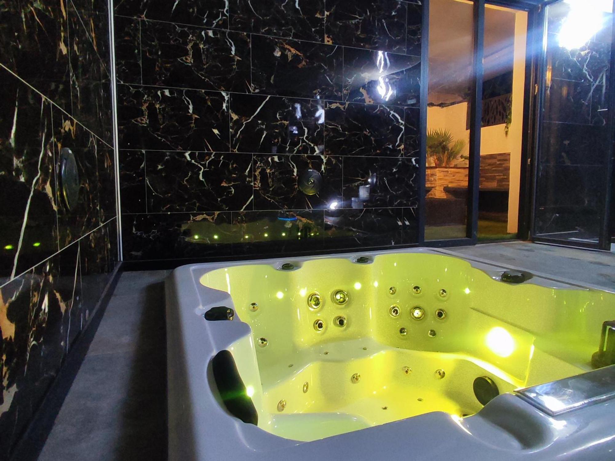 R Luxury Piscine Et Privatifs