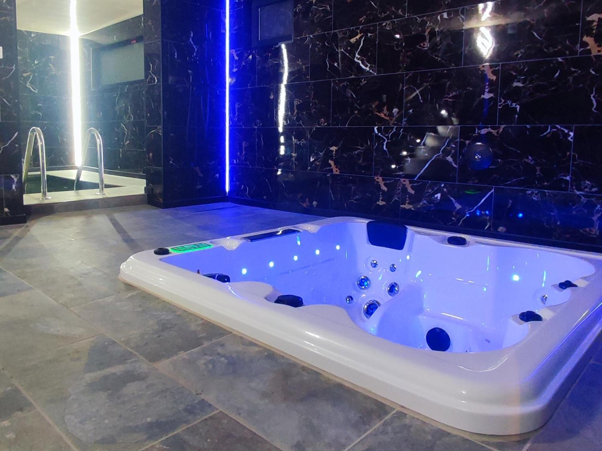 R Luxury Piscine Et Privatifs * Colmar