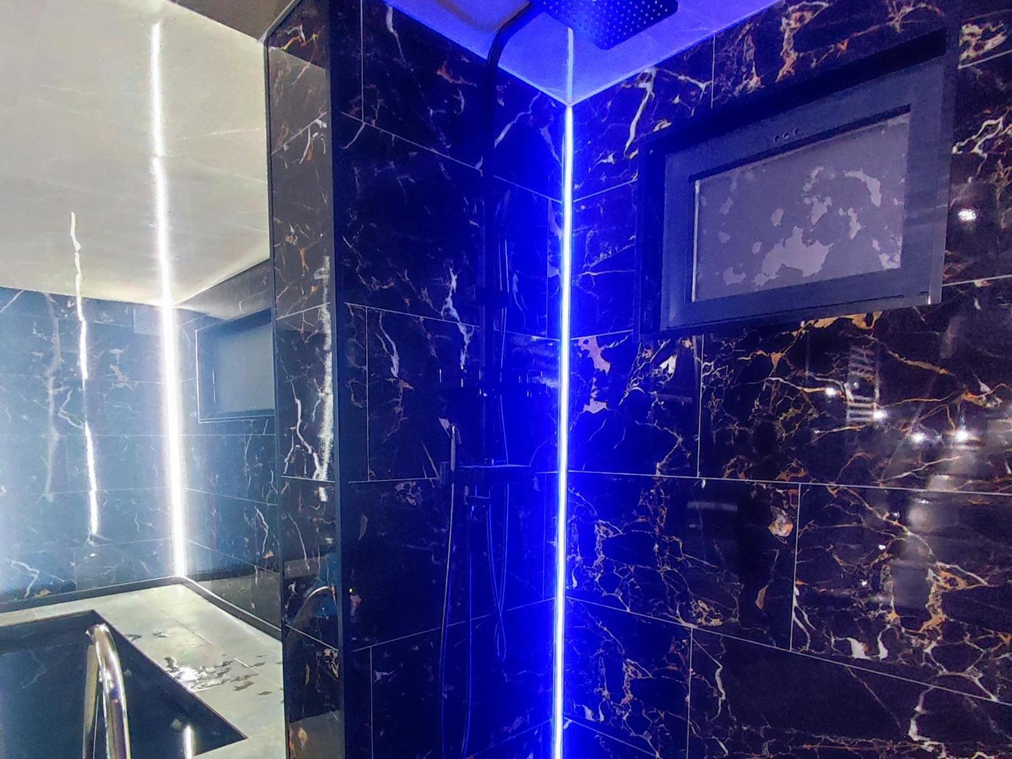 R Luxury Piscine Et Privatifs *